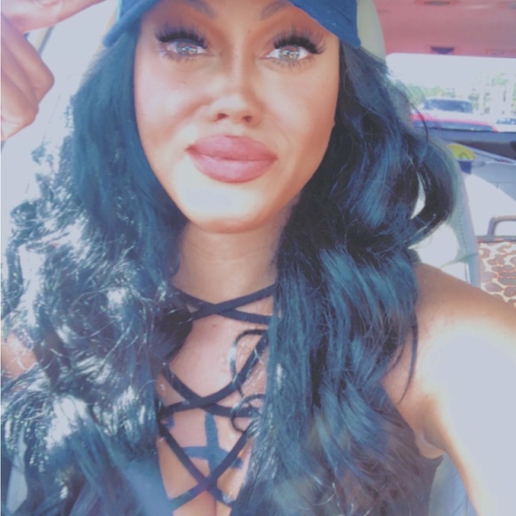 Meet your Posher, Courtney - Picture 1 of 1